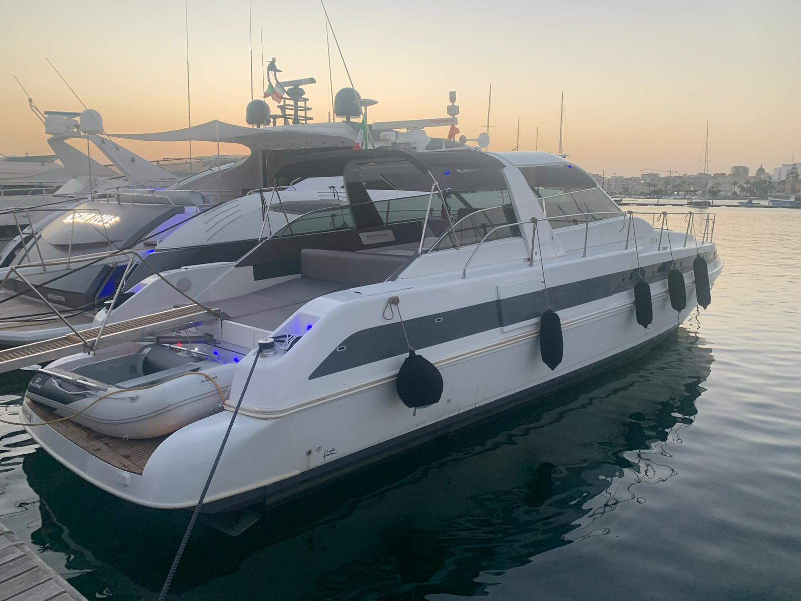 Un viaggio da sogno tra le Perle del Mediterraneo: Yacht 16m